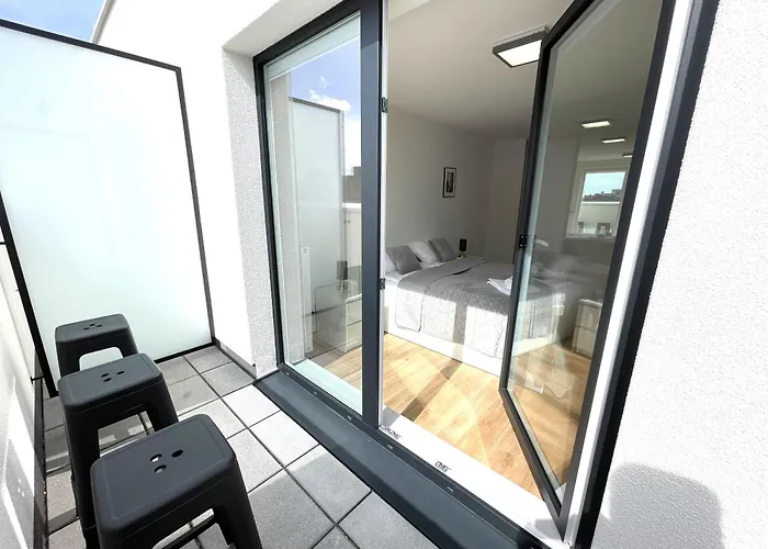 By The River - Center Apartment