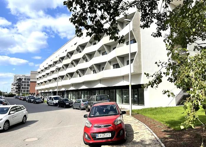 By The River - Center Apartment