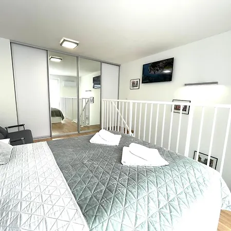 By The River - Center Βρότσλαβ